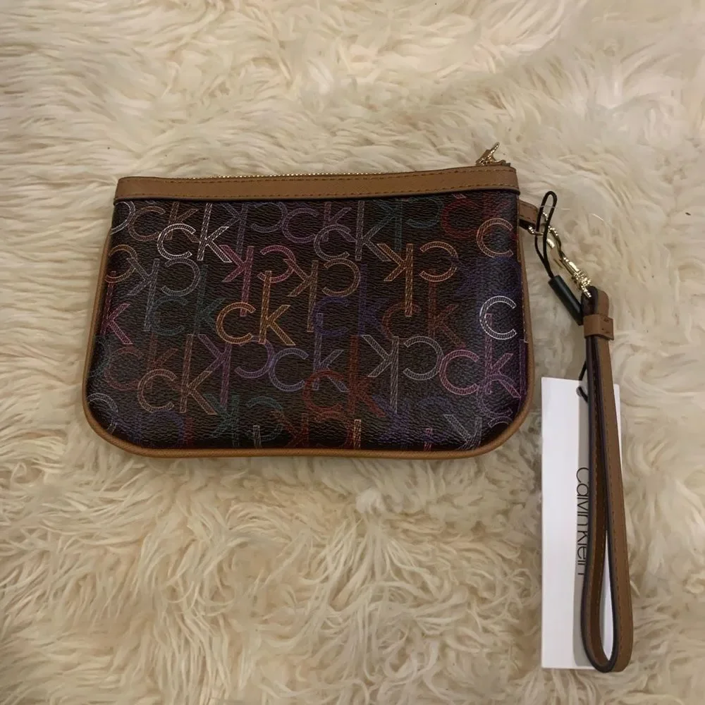 𝅺Calvin Klein Wristlet NWT